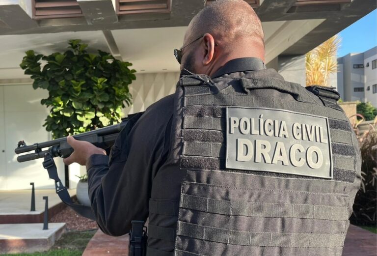 policia-cumpre-mandados-em-feira-durante-operacao-contra-fraude-fiscal-e-lavagem-de-dinheiro-em-combustiveis