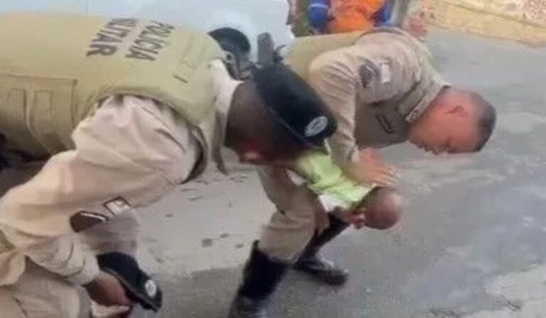 pms-aplicam-manobra-de-heimlich-e-salvam-bebe-engasgado-em-itinga