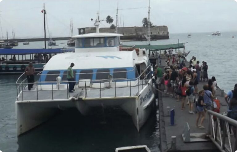 procura-por-morro-de-sao-paulo-permanece-alta-para-reveillon;-catamaras-registram-lotacao-e-embarque-intenso-em-salvador