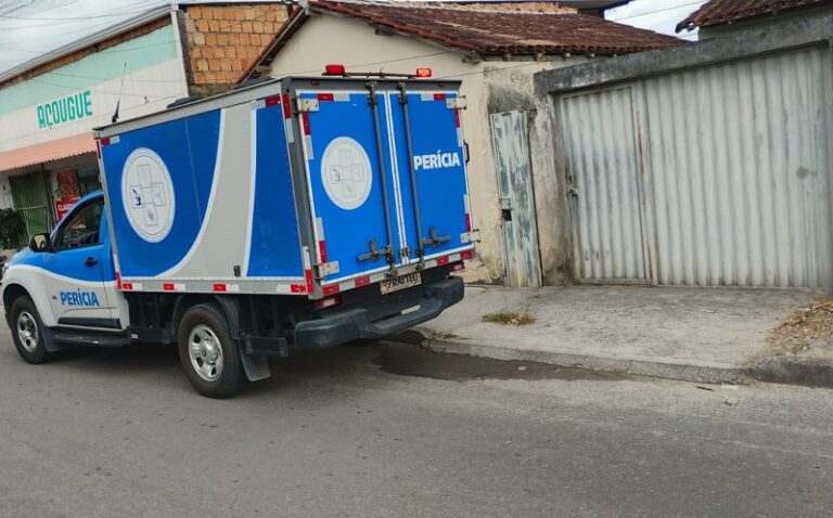 corpo-em-decomposicao-e-encontrado-em-casa-no-bairro-tancredo-neves,-em-teixeira-de-freitas