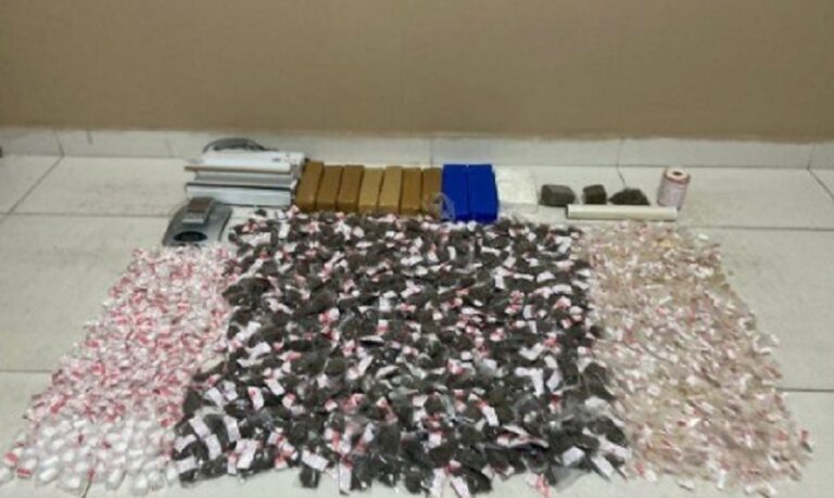 operacao-da-pm-apreende-mais-de-10-kg-de-maconha,-cocaina-e-crack-em-nova-vicosa
