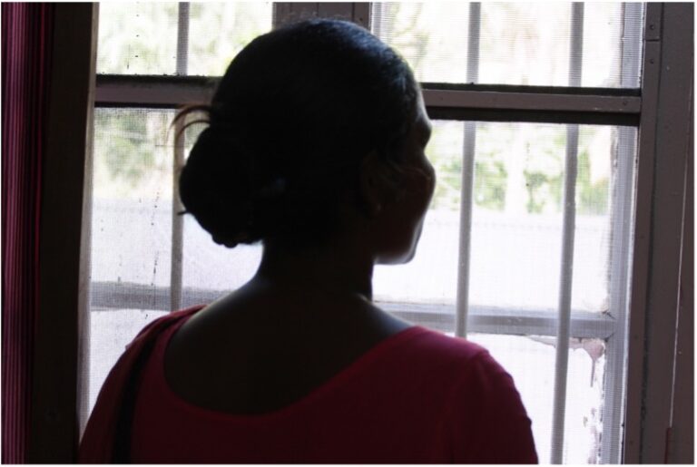 refugiada-crista-do-sudao,-18-anos,-e-expulsa-de-casa-por-causa-de-sua-fe