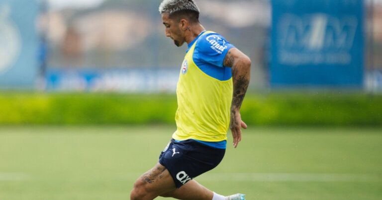 kike-oliveira-treina-normalmente-e-pode-ser-novidade-contra-o-barcelona-de-ilheus;-sanabria-segue-com-transicao