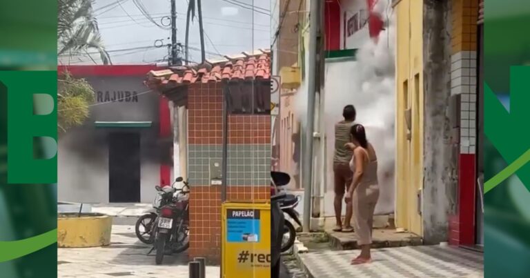 video:-curto-circuito-provoca-fogo-e-suspende-servicos-na-prefeitura-de-irajuba