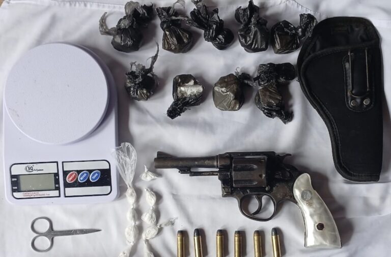 policia-militar-apreende-arma-municiada-e-drogas-em-abordagem-por-denuncia-anonima-em-dario-meira