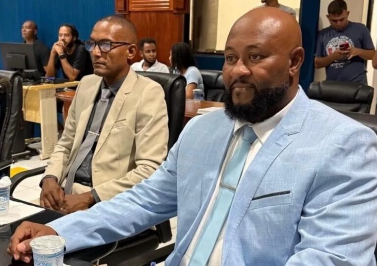 vereadores-tomam-posse-na-camara-de-dias-d’avila-apos-cassacoes