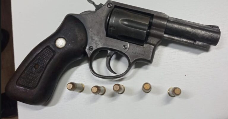 adolescente-e-apreendido-com-revolver-durante-patrulhamento-no-carnaval-de-barreiras