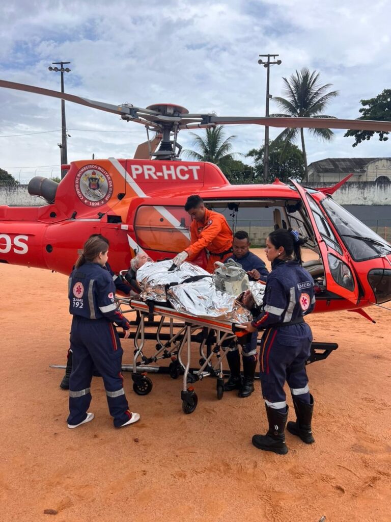 bombeiros-realizam-transporte-de-vitima-de-infarto-da-ilha-de-itaparica-para-salvador-com-helicoptero