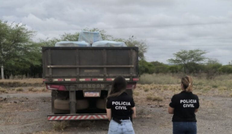 forcas-de-seguranca-recuperam-carga-roubada-e-prendem-quatro-suspeitos-no-interior-da-bahia