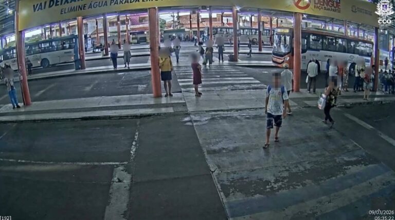 acusado-de-sequestrar-onibus-em-feira-morre-apos-confronto-com-pm;-celulares-roubados-sao-recuperados