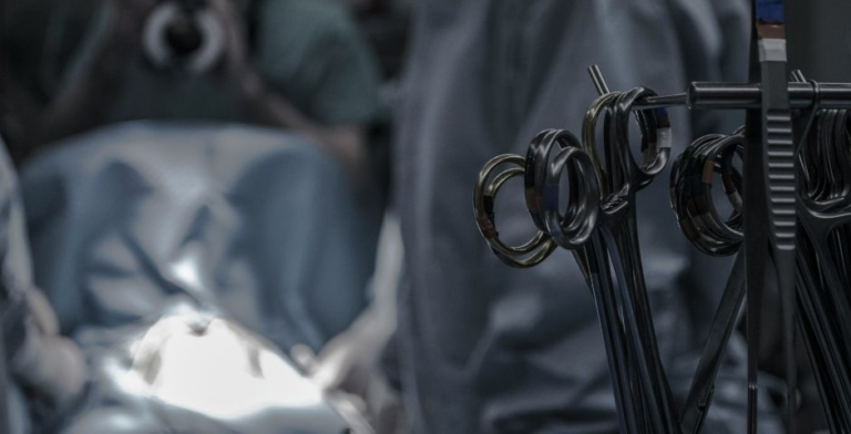 sociedade-americana-de-cirurgioes-plasticos-se-opoe-a-cirurgia-de-redesignacao-sexual-em-menores-de-idade