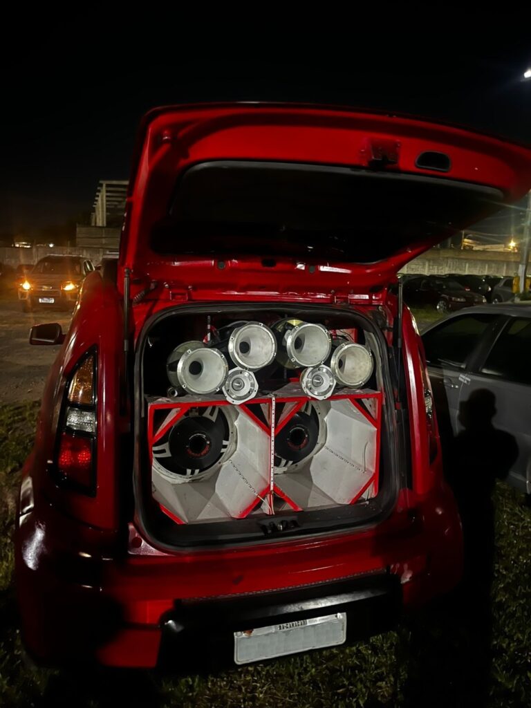 pm-apreende-paredoes-e-remove-veiculos-irregulares-em-municipio-da-regiao-metropolitana-de-salvador