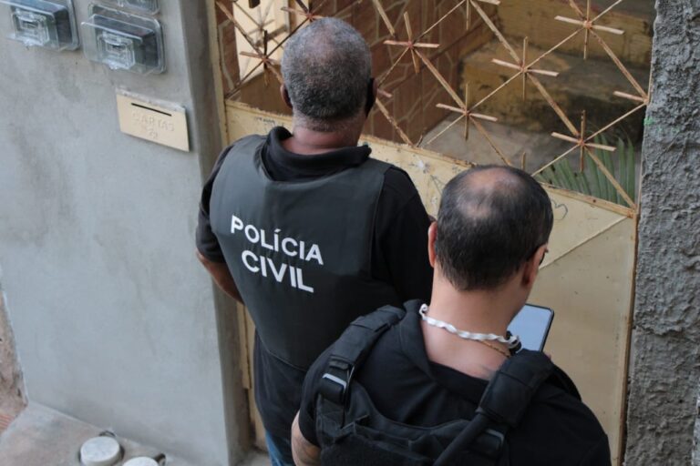 policia-apreende-aparelhos-eletronicos-em-investigacao-por-perseguicao-virtual,-extorsao-e-estelionato-em-alagoinhas