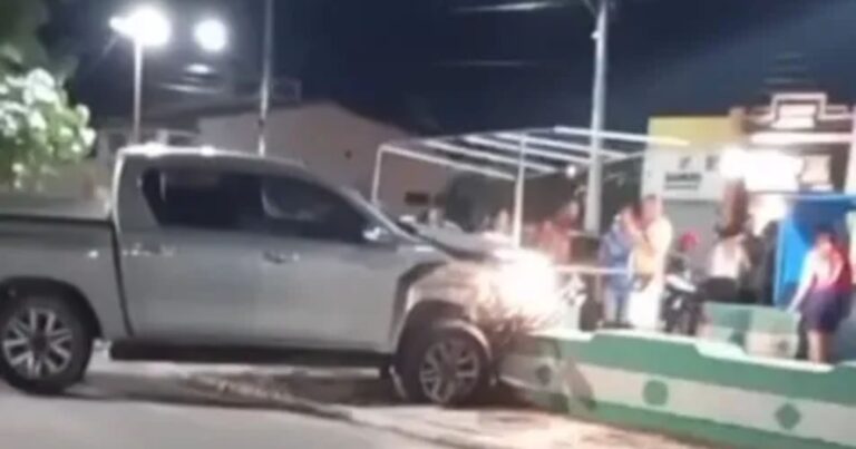 comerciante-e-baleado-e-suspeito-colide-veiculo-contra-canteiro-durante-fuga-em-itiuba
