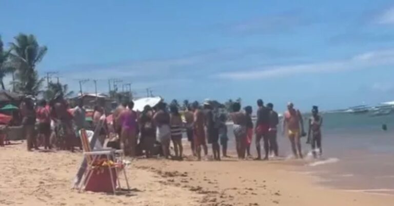 homem-morre-apos-afogamento-na-praia-de-jaua,-em-camacari