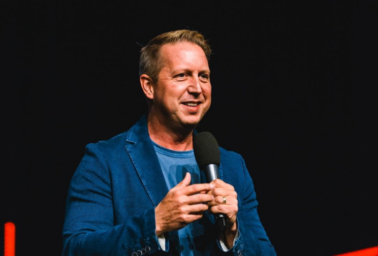 fundador-do-youversion-alerta-que-ia-ainda-comete-erros-ao-citar-a-biblia