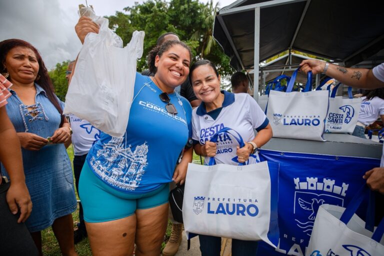 prefeitura-de-lauro-de-freitas-inicia-entrega-de-“cesta-santa”-com-200-toneladas-de-alimentos-para-beneficiarios-do-bolsa-familia