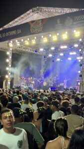 Multidão toma conta da orla no penúltimo dia do Carnaval de Alcobaça 14 WhatsApp Image 2026 02 17 at 14.26.48 2