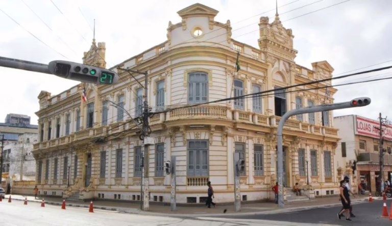 paco-municipal-maria-quiteria-completa-100-anos-e-celebra-legado-historico-em-feira-de-santana