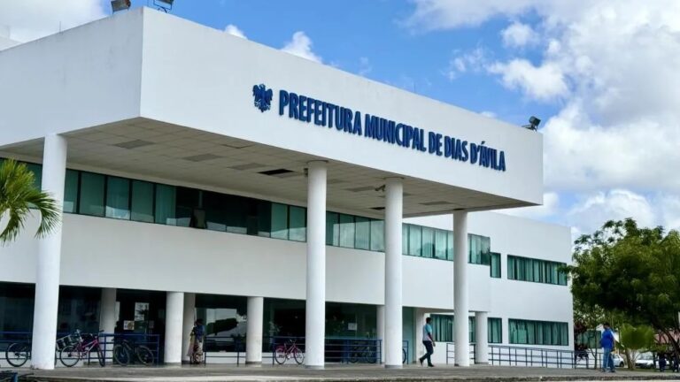 professores-de-dias-d’avila-paralisam-atividades-por-reajuste-e-plano-de-carreira;-prefeitura-pede-prazo