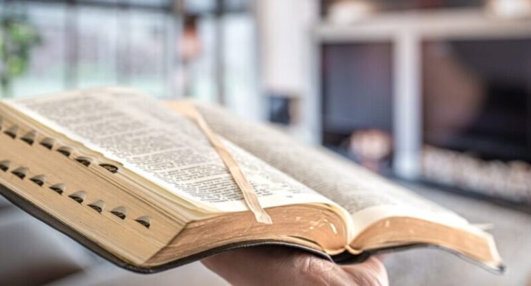 leitura-biblica-cai-nos-eua,-mas-interesse-aumenta,-mostra-estudo