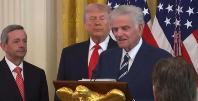 franklin-graham-minimiza-criticas-a-imagem-de-trump-como-jesus