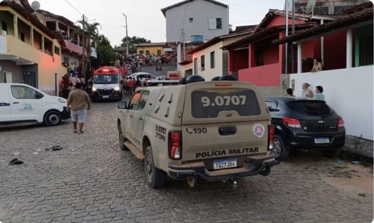 carro-invade-garagem-de-casa-e-mata-duas-pessoas-em-guaratinga
