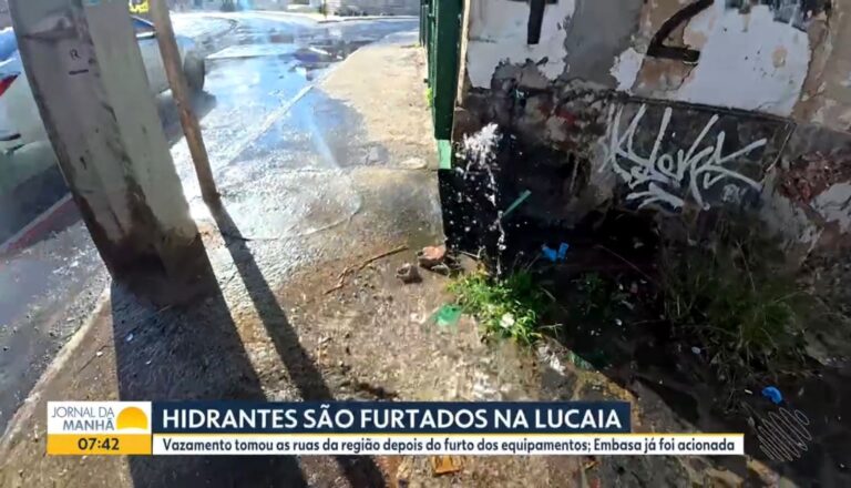 hidrometros-sao-furtados-na-regiao-da-lucaia-e-pista-fica-encharcada-em-salvador