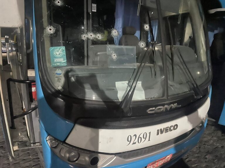 onibus-a-servico-da-mercado-livre-e-alvo-de-ataque-a-tiros-na-bahia