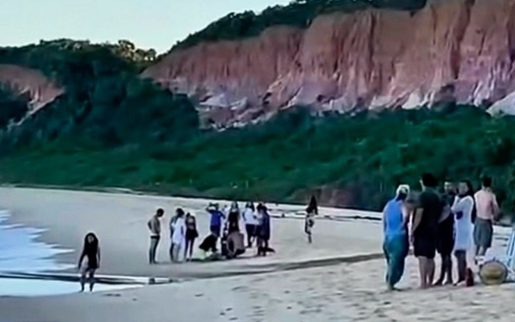 turista-morre-apos-afogamento-em-praia-de-arraial-d’ajuda