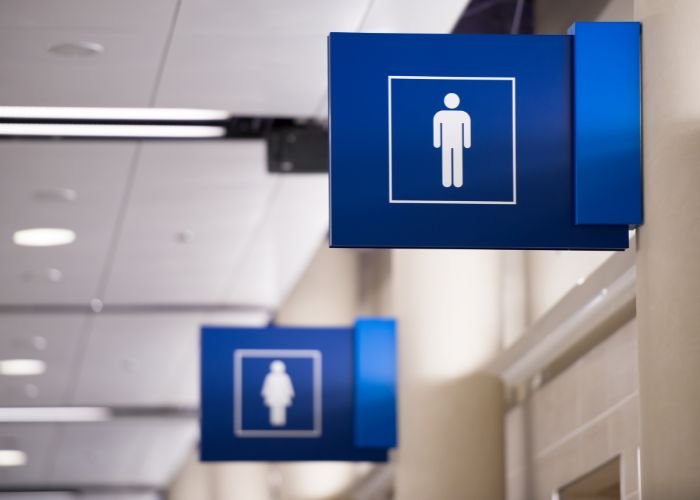 lei-que-restringe-uso-de-banheiro-feminino-por-pessoas-trans-e-sancionada-em-campo-grande