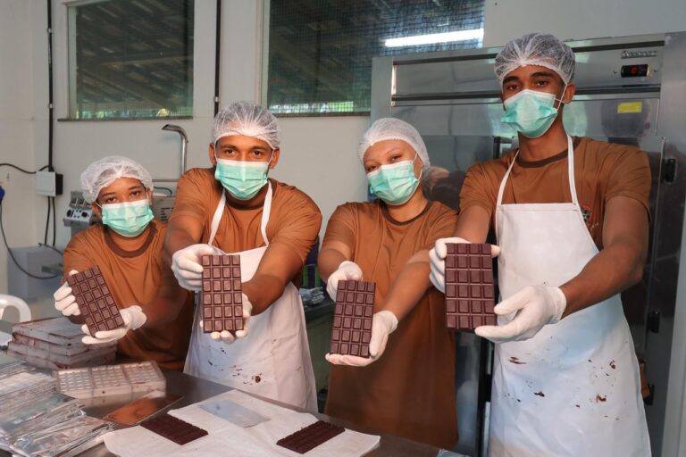 producao-artesanal-de-chocolate-em-assentamento-no-sul-da-bahia-impulsiona-formacao-tecnica