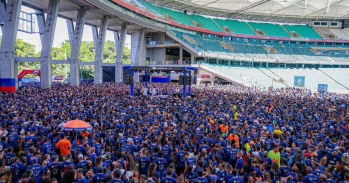 corrida-do-bahea-reune-mais-de-10-mil-tricolores-e-transforma-fonte-nova-em-palco-de-festa