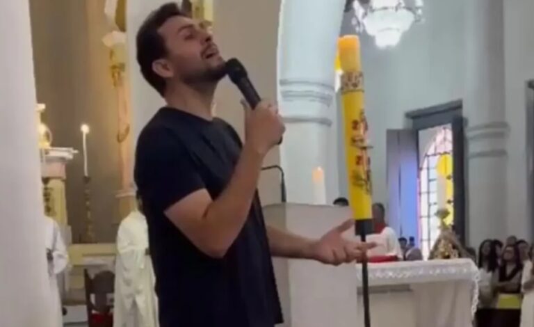 mano-walter-surpreende-fies-ao-cantar-em-missa-na-catedral-metropolitana-de-senhora-sant’ana-em-feira