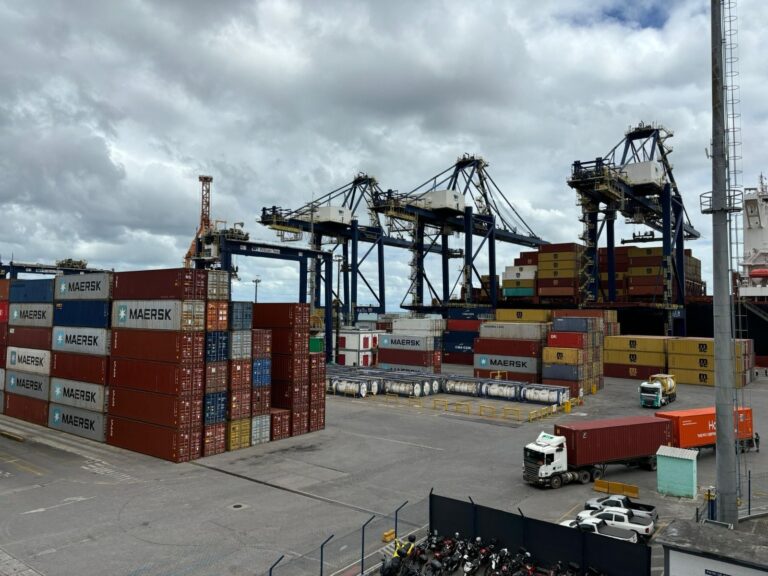 exportacoes-baianas-recuam-13,5%-em-abril-puxadas-por-paradas-na-industria-e-sazonalidade