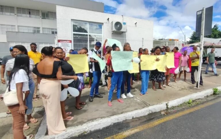 familiares-protestam-em-feira-de-santana-apos-prisao-de-homem-condenado-por-estupro-de-vulneravel