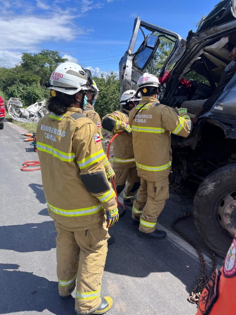 carro-colide-com-ponte-e-deixa-um-morto-na-br-116