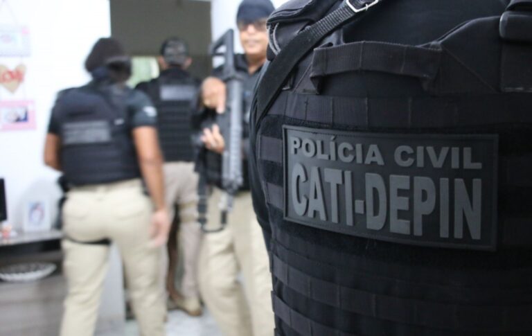 homem-e-preso-por-trafico-de-drogas-proximo-a-delegacia-em-belmonte