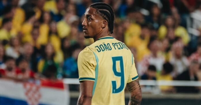 fora-da-lista-de-convocados,-joao-pedro-e-eleito-melhor-jogador-da-temporada-pelo-chelsea