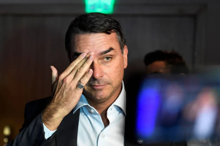 eleicoes-2026:-flavio-bolsonaro-perde-14-pontos-entre-evangelicos-apos-audio-com-vorcaro