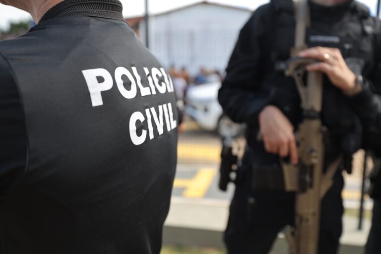 policia-civil-prende-suspeito-em-flagrante-e-cumpre-mandados-de-prisao-em-camacari