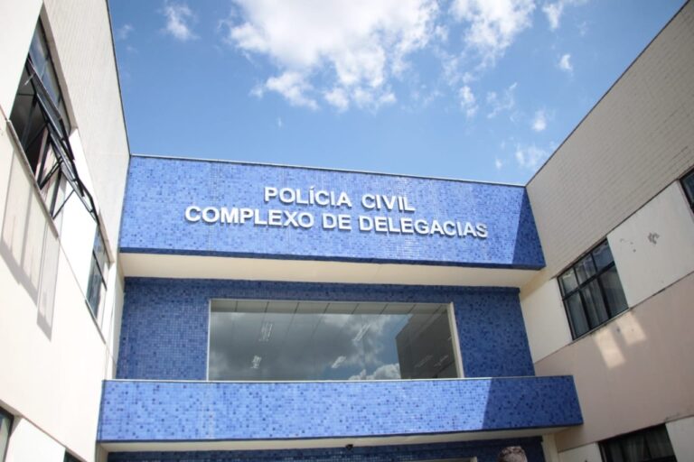 homens-encapuzados-se-passam-por-policiais,-invadem-residencia-e-matam-jovem-em-feira-de-santana