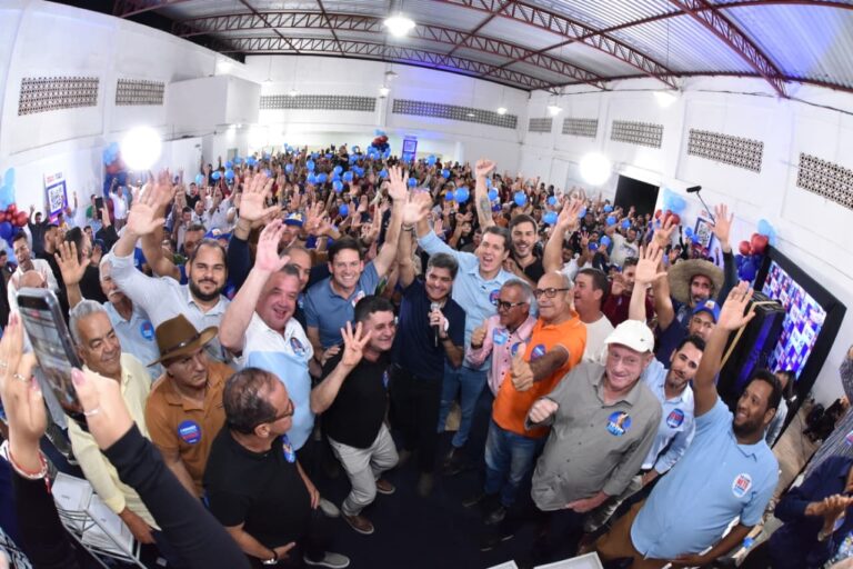 em-barra-da-estiva,-acm-neto-ouve-demandas-da-populacao-sobre-agua-e-saude-e-promete-novo-hospital-e-obras-hidricas-na-regiao