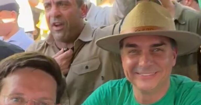 na-bahia-farm-show,-flavio-bolsonaro-diz-se-sentir-“na-pipoca-do-chiclete”