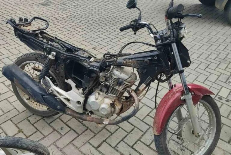 policia-prende-tres-suspeitos-de-latrocinio-e-recupera-moto-de-vitima-em-feira-de-santana