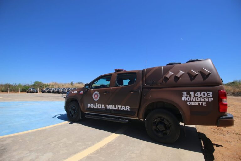 video:-policial-militar-agride-mulher-a-tapas-durante-abordagem-em-barreiras