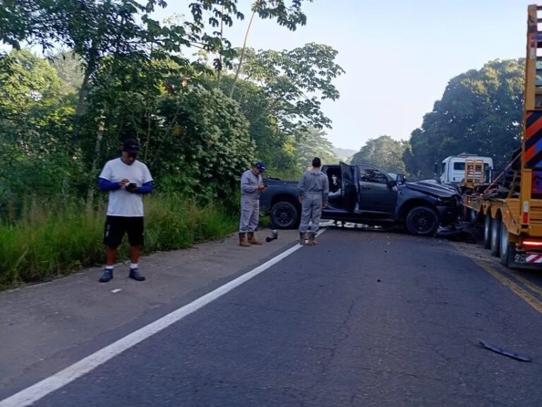 acidente-envolvendo-caminhao-e-caminhonete-deixa-3-mortos-em-via-que-liga-catu-a-sao-sebastiao-do-passe