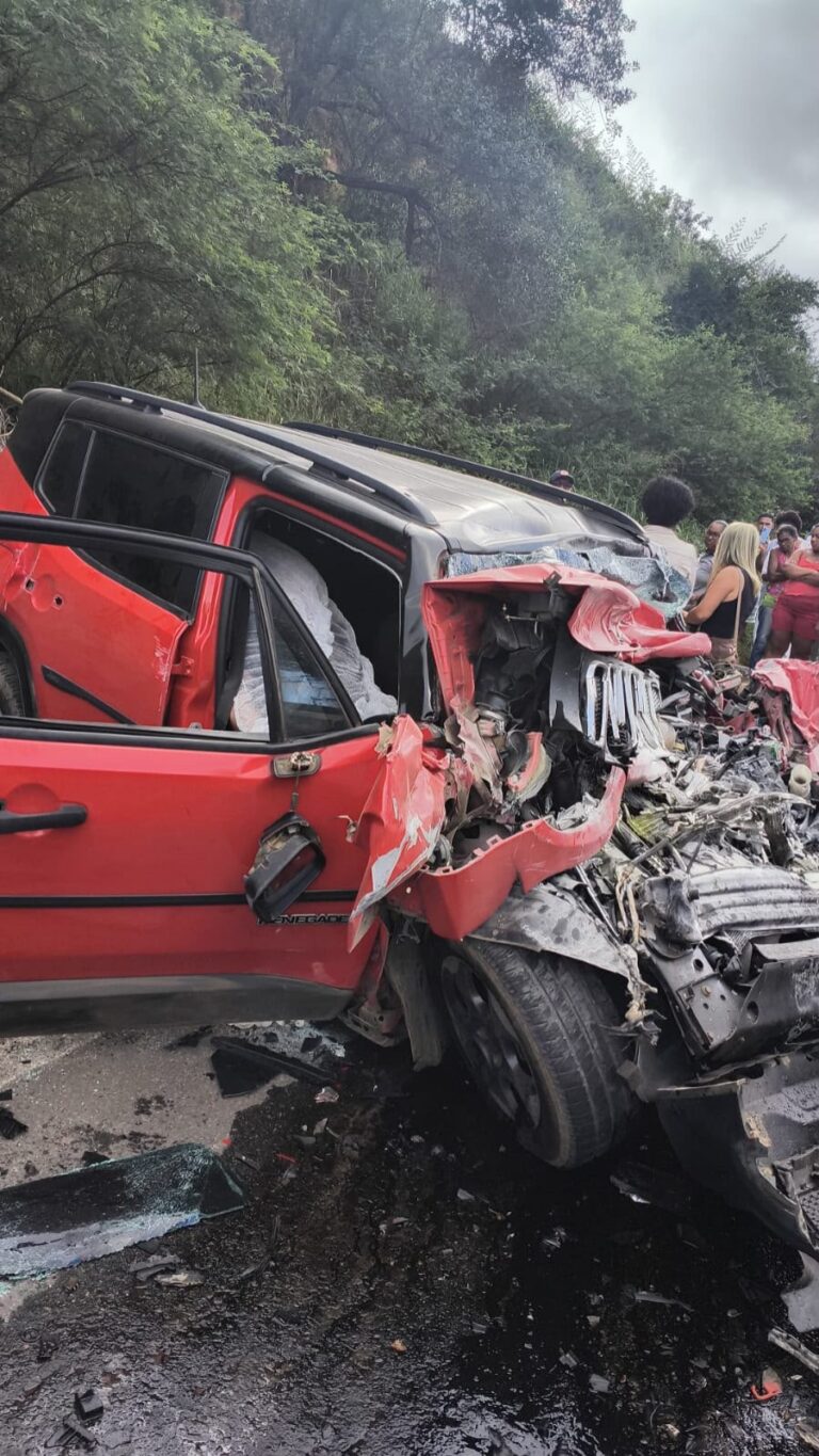 medico-morre-em-colisao-entre-carro-e-caminhao-no-vale-do-jiquirica