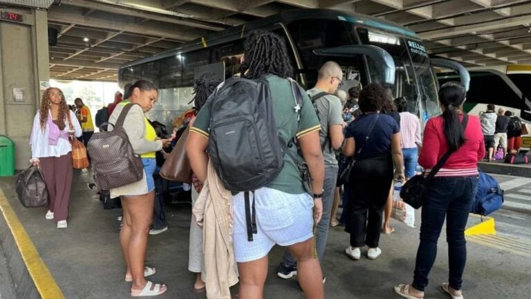 rodoviaria-de-cidade-baiana-registra-movimento-intenso-em-retorno-de-feriado-de-sao-joao