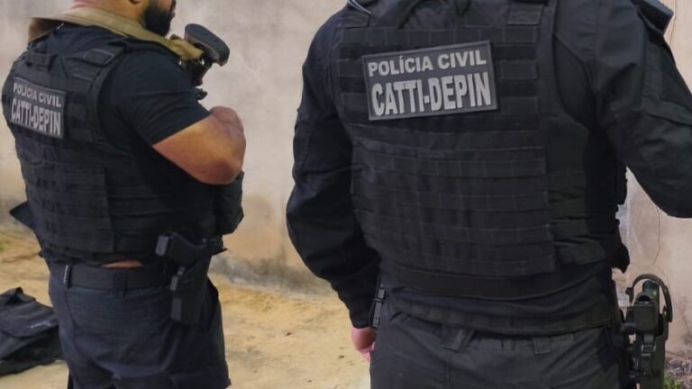 mulher-e-presa-suspeita-de-furtar-dinheiro-e-bens-da-propria-mae-em-porto-seguro